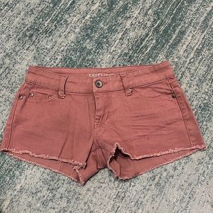 Jean shorts. Salmon pink. Silver buttons.